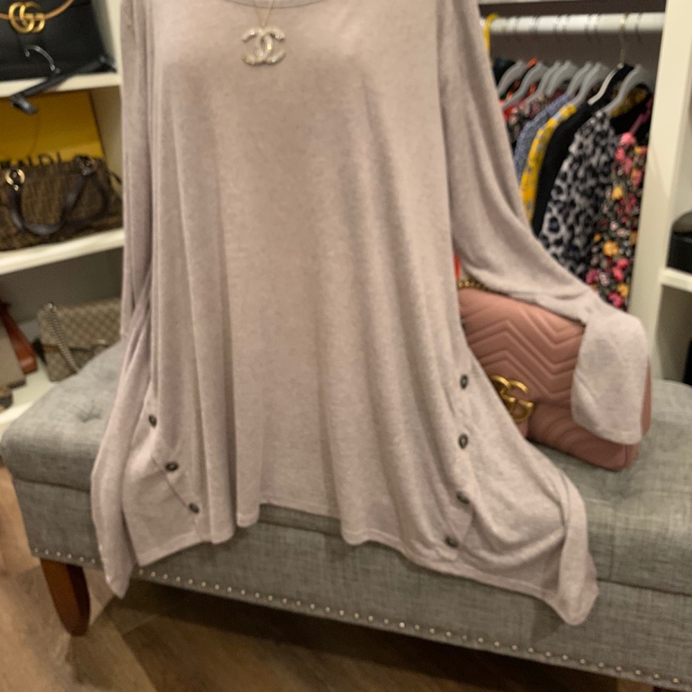 - Top That Can Be Layered Have Buttons Down Sides - image 2